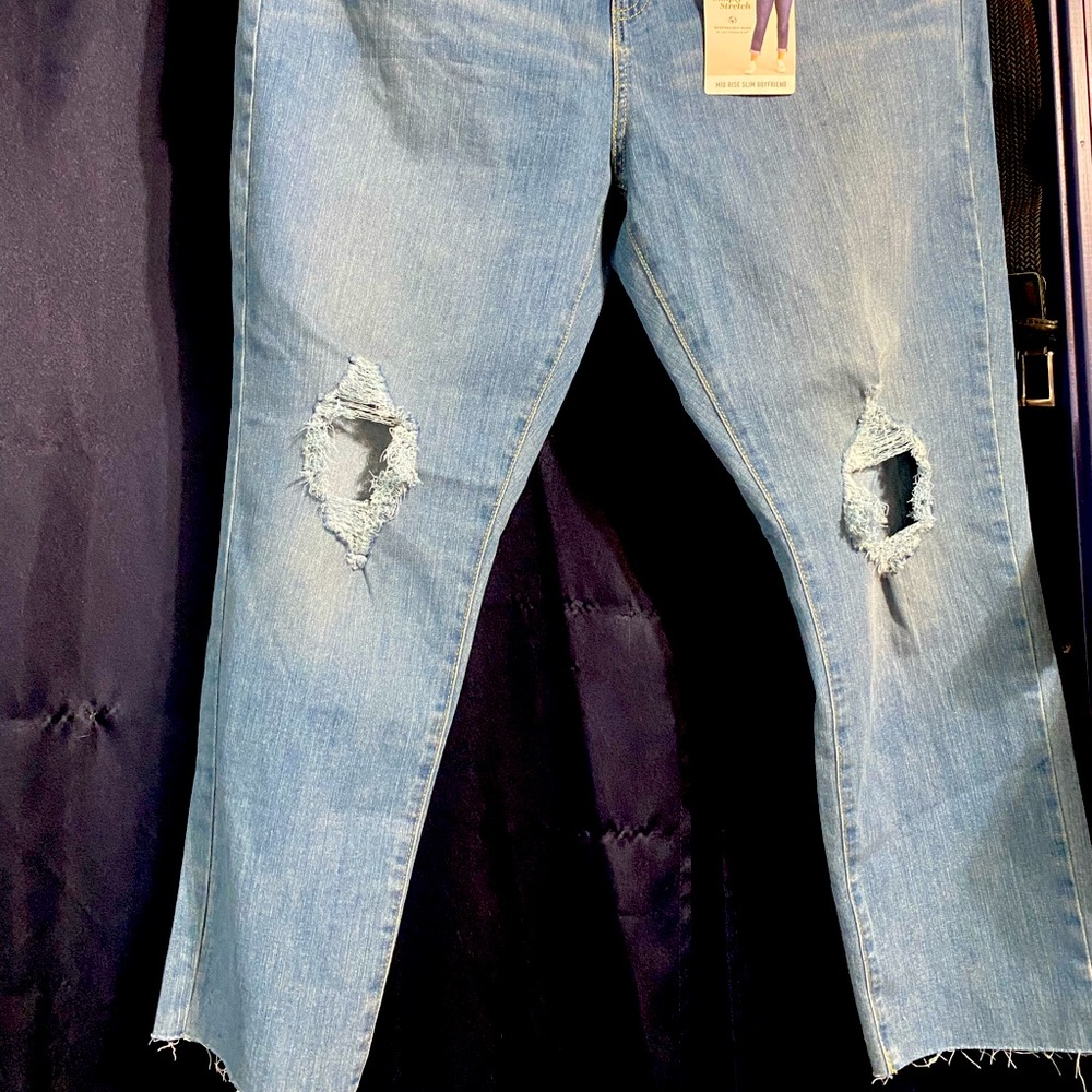 Mid Rise Boyfriend jeans, cute knee holes and frayed ends.